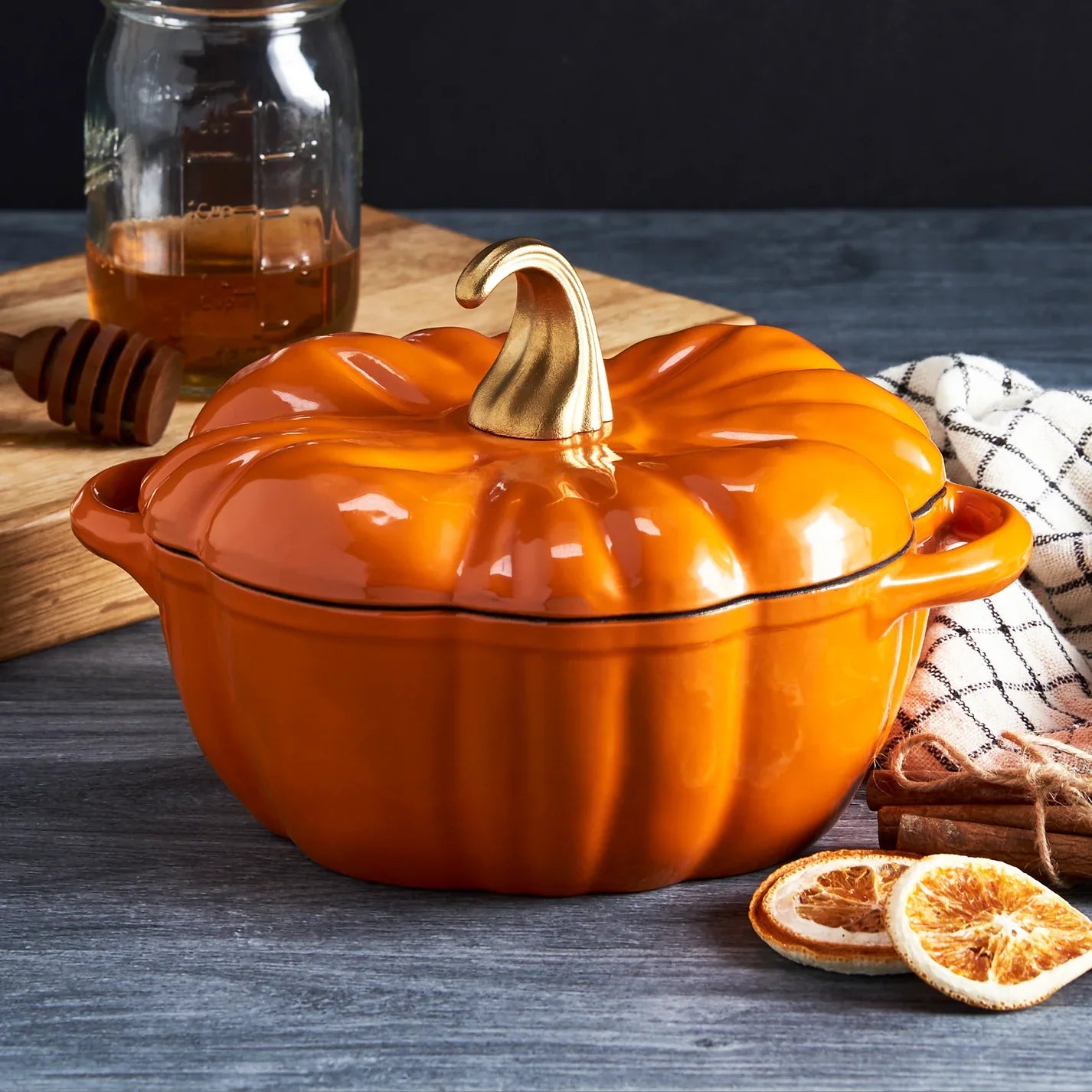 Cozy Autumn Pumpkin Cast Iron Pot – Limited Edition Fall Cookware 🍁